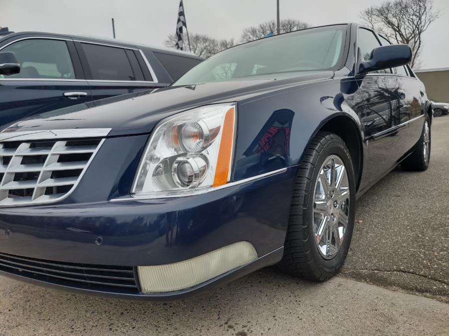 Used Cadillac DTS 4dr Sdn w/1SA 2009 | Alpine Motors Inc. Wantagh, New York Used Cadillac DTS 4dr Sdn w/1SA 2009 | Alpine Motors Inc. Wantagh, New York