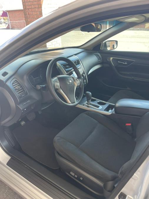 Used Nissan Altima 4dr Sdn I4 2.5 S 2015 | Supreme Automotive. New Britain, Connecticut Used Nissan Altima 4dr Sdn I4 2.5 S 2015 | Supreme Automotive. New Britain, Connecticut