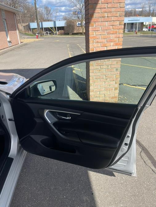 Used Nissan Altima 4dr Sdn I4 2.5 S 2015 | Supreme Automotive. New Britain, Connecticut Used Nissan Altima 4dr Sdn I4 2.5 S 2015 | Supreme Automotive. New Britain, Connecticut