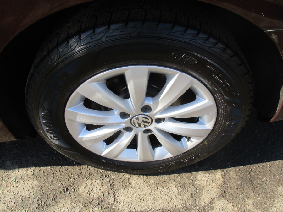 2013 Volkswagen Passat 4dr Sdn 2.5L Auto S PZEV, available for sale in Meriden, Connecticut | Cos Central Auto. Meriden, Connecticut 2013 Volkswagen Passat 4dr Sdn 2.5L Auto S PZEV, available for sale in Meriden, Connecticut | Cos Central Auto. Meriden, Connecticut