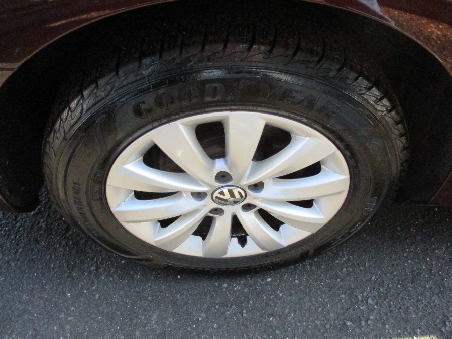 2013 Volkswagen Passat 4dr Sdn 2.5L Auto S PZEV, available for sale in Meriden, Connecticut | Cos Central Auto. Meriden, Connecticut 2013 Volkswagen Passat 4dr Sdn 2.5L Auto S PZEV, available for sale in Meriden, Connecticut | Cos Central Auto. Meriden, Connecticut