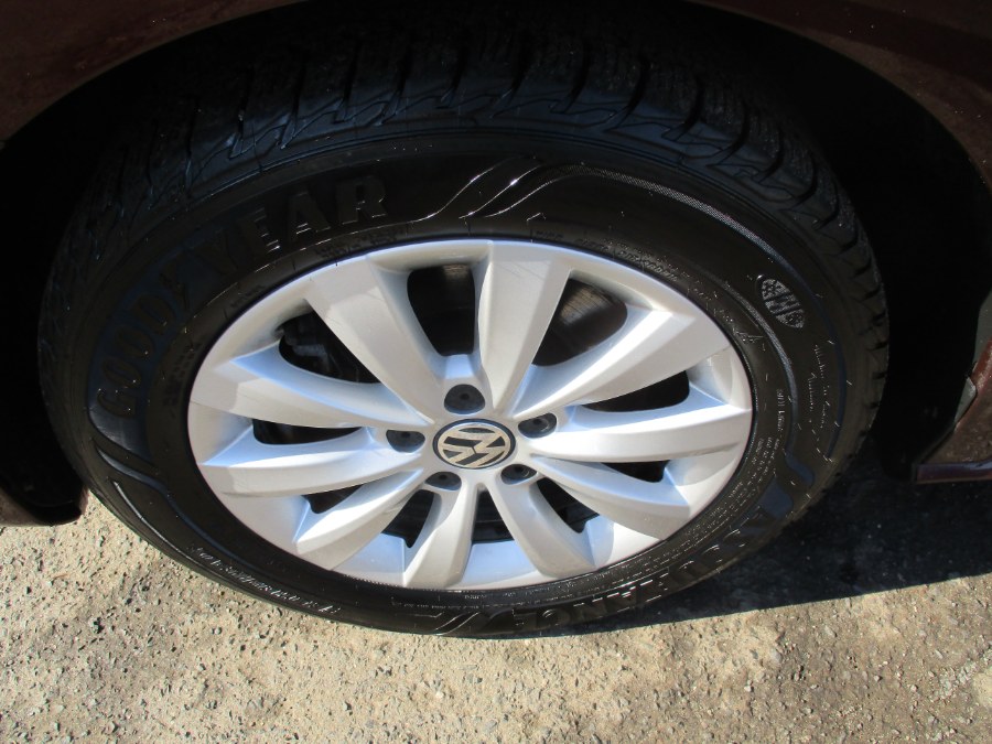 2013 Volkswagen Passat 4dr Sdn 2.5L Auto S PZEV, available for sale in Meriden, Connecticut | Cos Central Auto. Meriden, Connecticut 2013 Volkswagen Passat 4dr Sdn 2.5L Auto S PZEV, available for sale in Meriden, Connecticut | Cos Central Auto. Meriden, Connecticut