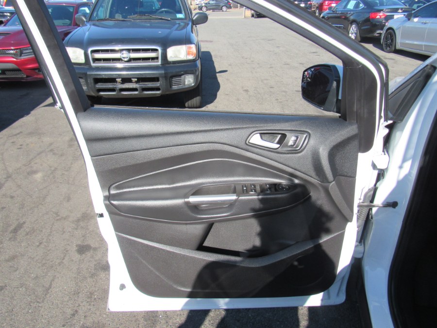 Used Ford Escape SE 4WD 2018 | NJ Used Cars Center. Irvington, New Jersey Used Ford Escape SE 4WD 2018 | NJ Used Cars Center. Irvington, New Jersey