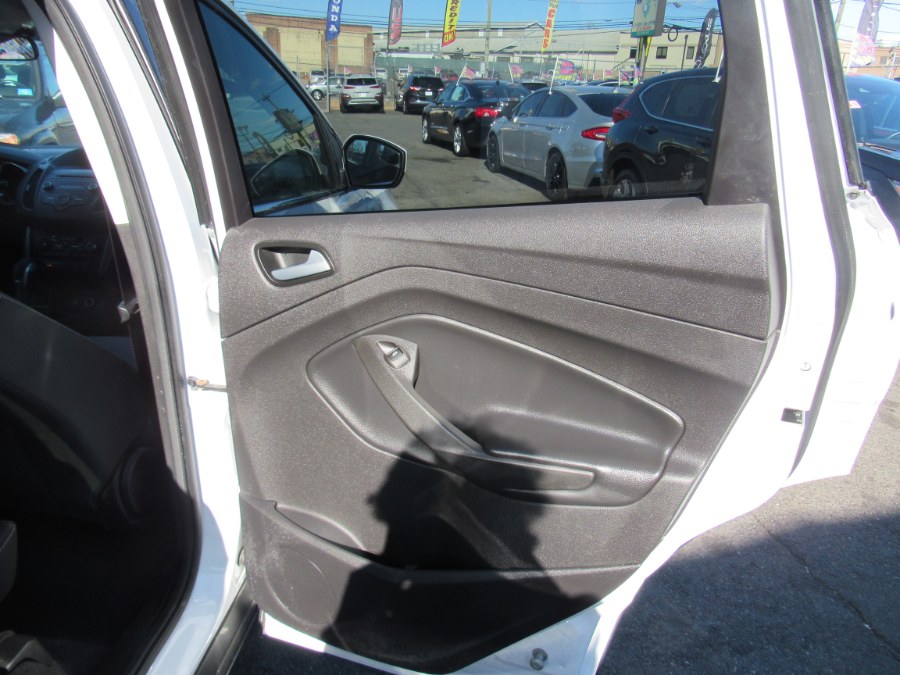 Used Ford Escape SE 4WD 2018 | NJ Used Cars Center. Irvington, New Jersey Used Ford Escape SE 4WD 2018 | NJ Used Cars Center. Irvington, New Jersey