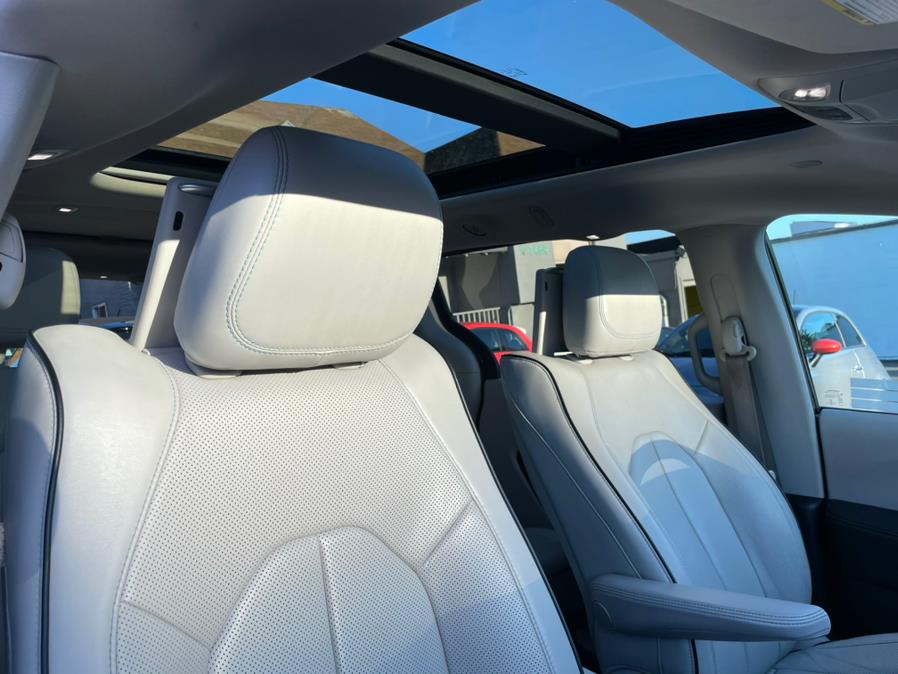Used Chrysler Pacifica PHEV Hybrid Platinum 2017 | Green Light Auto Wholesale. Daly City, California Used Chrysler Pacifica PHEV Hybrid Platinum 2017 | Green Light Auto Wholesale. Daly City, California