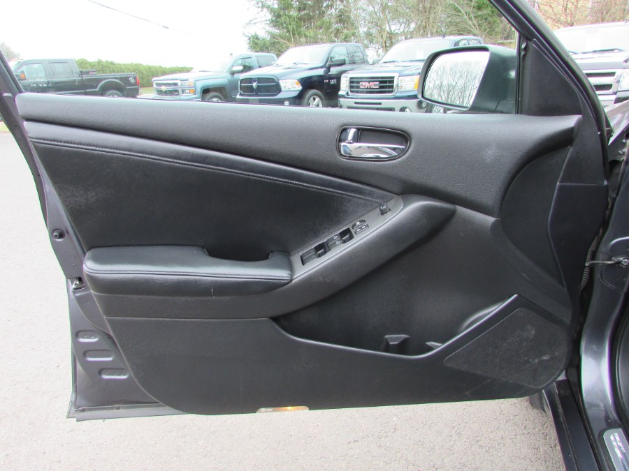 Used Nissan Altima 4dr Sdn I4 CVT 2.5 SL 2011 | United Auto Sales of E Windsor, Inc. East Windsor, Connecticut Used Nissan Altima 4dr Sdn I4 CVT 2.5 SL 2011 | United Auto Sales of E Windsor, Inc. East Windsor, Connecticut
