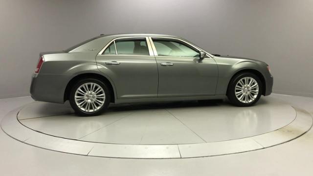 Used Chrysler 300 4dr Sdn V6 Limited AWD 2012 | J&M Automotive Sls&Svc LLC. Naugatuck, Connecticut Used Chrysler 300 4dr Sdn V6 Limited AWD 2012 | J&M Automotive Sls&Svc LLC. Naugatuck, Connecticut