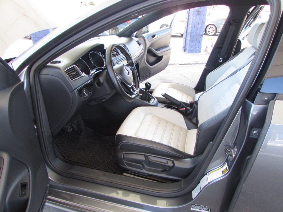 Used Volkswagen Jetta Sedan 4dr Man 1.8T Sport PZEV 2015 | VIP Auto Enterprise, Inc. Orlando, Florida Used Volkswagen Jetta Sedan 4dr Man 1.8T Sport PZEV 2015 | VIP Auto Enterprise, Inc. Orlando, Florida