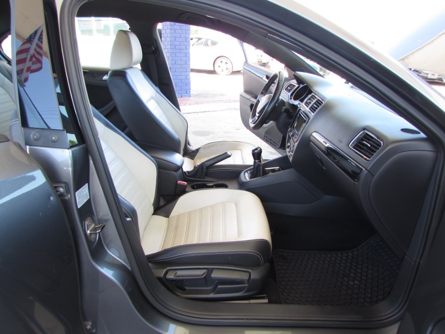 Used Volkswagen Jetta Sedan 4dr Man 1.8T Sport PZEV 2015 | VIP Auto Enterprise, Inc. Orlando, Florida Used Volkswagen Jetta Sedan 4dr Man 1.8T Sport PZEV 2015 | VIP Auto Enterprise, Inc. Orlando, Florida