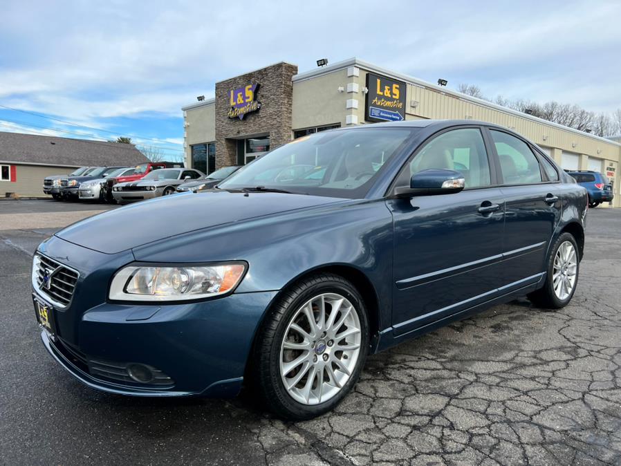 2010 Volvo S40 4dr Sdn Auto FWD, available for sale in Plantsville, Connecticut | L&S Automotive LLC. Plantsville, Connecticut