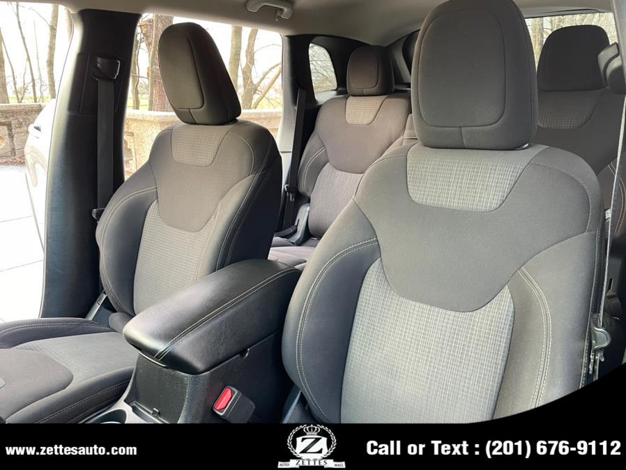 2017 Jeep Cherokee Latitude 4x4, available for sale in Jersey City, New Jersey | Zettes Auto Mall. Jersey City, New Jersey 2017 Jeep Cherokee Latitude 4x4, available for sale in Jersey City, New Jersey | Zettes Auto Mall. Jersey City, New Jersey