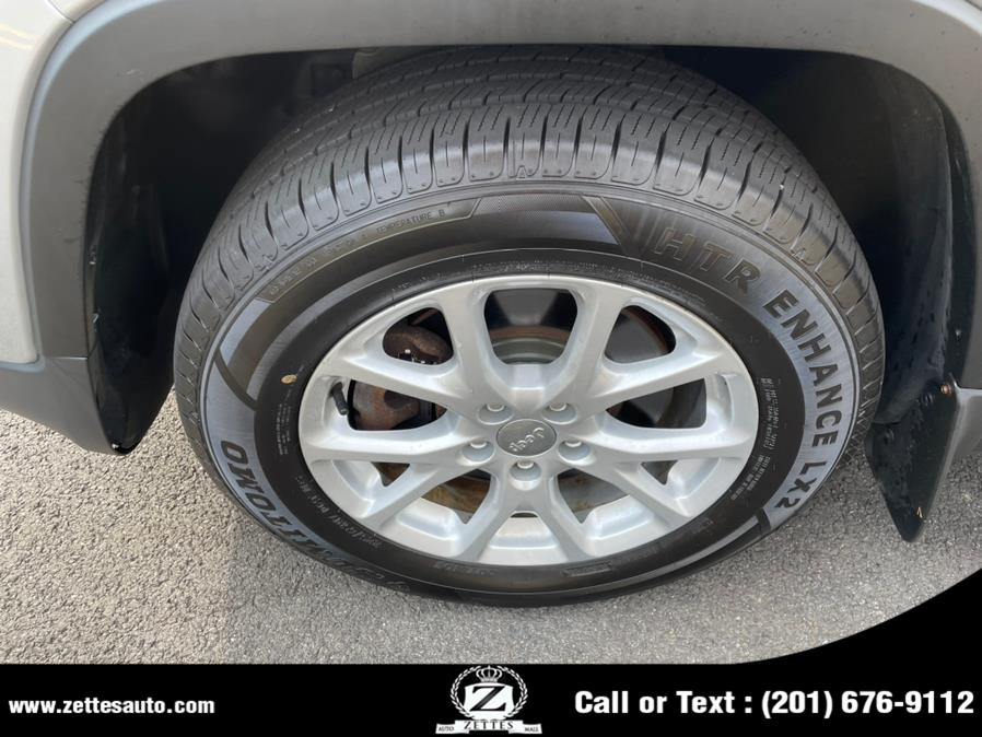 2017 Jeep Cherokee Latitude 4x4, available for sale in Jersey City, New Jersey | Zettes Auto Mall. Jersey City, New Jersey 2017 Jeep Cherokee Latitude 4x4, available for sale in Jersey City, New Jersey | Zettes Auto Mall. Jersey City, New Jersey