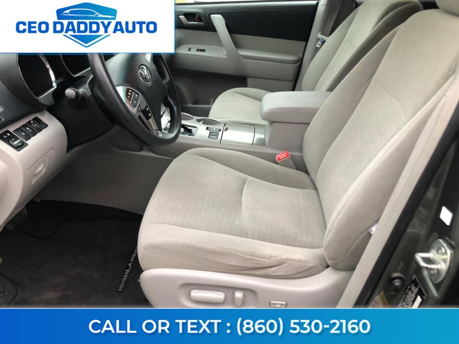 2013 Toyota Highlander 4WD 4dr V6 (Natl), available for sale in Online only, Connecticut | CEO DADDY AUTO. Online only, Connecticut 2013 Toyota Highlander 4WD 4dr V6 (Natl), available for sale in Online only, Connecticut | CEO DADDY AUTO. Online only, Connecticut