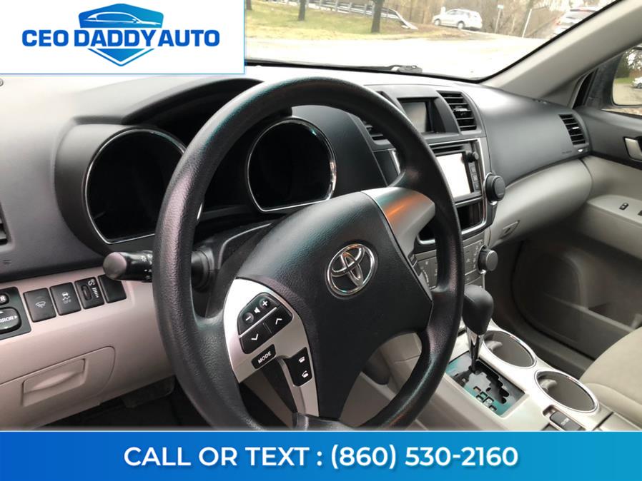 2013 Toyota Highlander 4WD 4dr V6 (Natl), available for sale in Online only, Connecticut | CEO DADDY AUTO. Online only, Connecticut 2013 Toyota Highlander 4WD 4dr V6 (Natl), available for sale in Online only, Connecticut | CEO DADDY AUTO. Online only, Connecticut