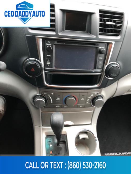2013 Toyota Highlander 4WD 4dr V6 (Natl), available for sale in Online only, Connecticut | CEO DADDY AUTO. Online only, Connecticut 2013 Toyota Highlander 4WD 4dr V6 (Natl), available for sale in Online only, Connecticut | CEO DADDY AUTO. Online only, Connecticut