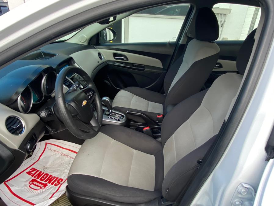 Used Chevrolet Cruze 4dr Sdn Auto LS 2013 | CT Auto. Bridgeport, Connecticut Used Chevrolet Cruze 4dr Sdn Auto LS 2013 | CT Auto. Bridgeport, Connecticut