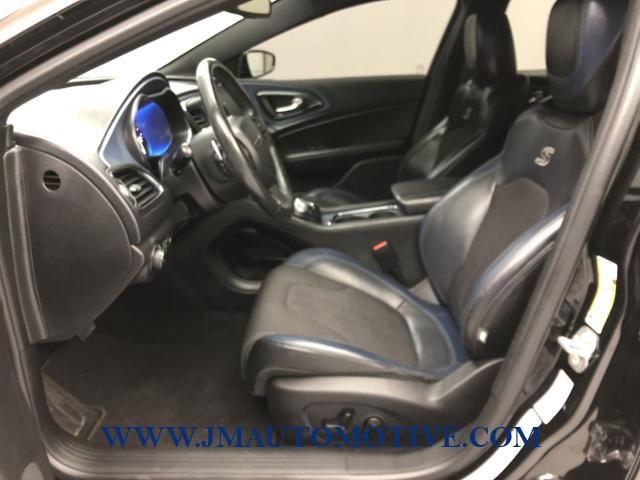 Used Chrysler 200 4dr Sdn S FWD 2015 | J&M Automotive Sls&Svc LLC. Naugatuck, Connecticut Used Chrysler 200 4dr Sdn S FWD 2015 | J&M Automotive Sls&Svc LLC. Naugatuck, Connecticut
