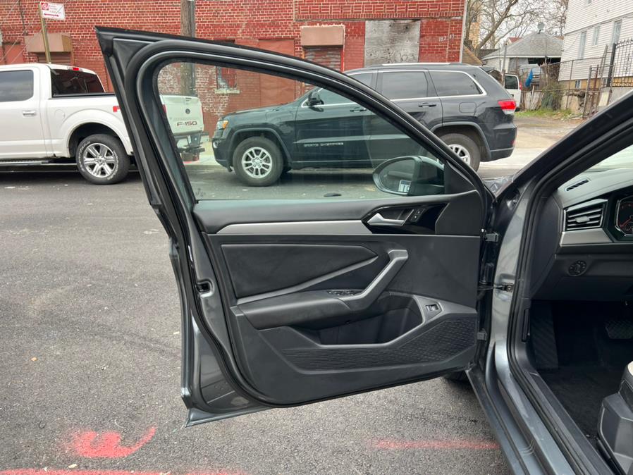 2019 Volkswagen Jetta R-Line Auto w/SULEV, available for sale in Jamaica, New York | Sunrise Autoland. Jamaica, New York 2019 Volkswagen Jetta R-Line Auto w/SULEV, available for sale in Jamaica, New York | Sunrise Autoland. Jamaica, New York
