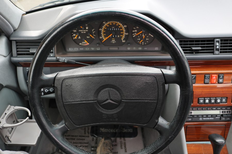Used Mercedes-Benz 300 Series 4dr Sedan 300E Auto 1990 | Dealmax Motors LLC. Bristol, Connecticut