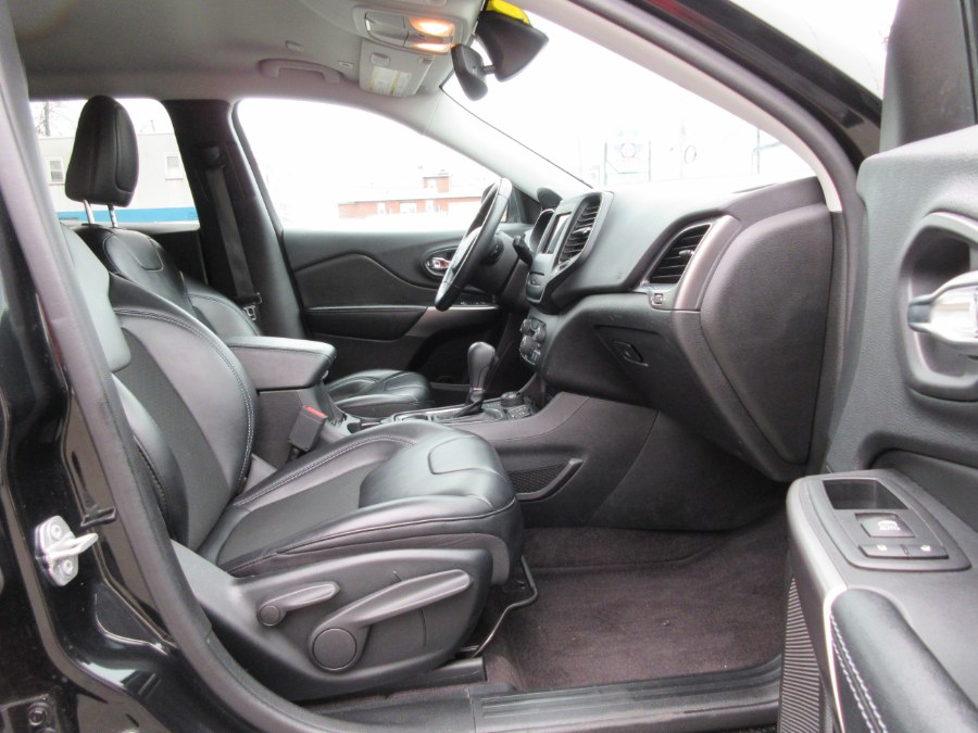 Used Jeep Cherokee Latitude Plus 4x4 2019 | Route 27 Auto Mall. Linden, New Jersey Used Jeep Cherokee Latitude Plus 4x4 2019 | Route 27 Auto Mall. Linden, New Jersey