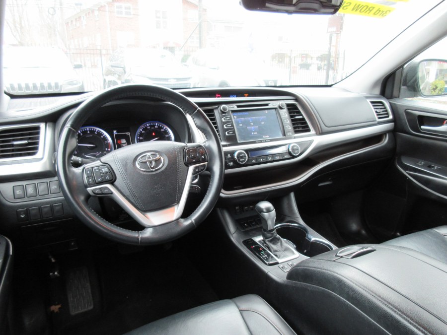 Used Toyota Highlander XLE V6 FWD (Natl) 2019 | Route 27 Auto Mall. Linden, New Jersey Used Toyota Highlander XLE V6 FWD (Natl) 2019 | Route 27 Auto Mall. Linden, New Jersey