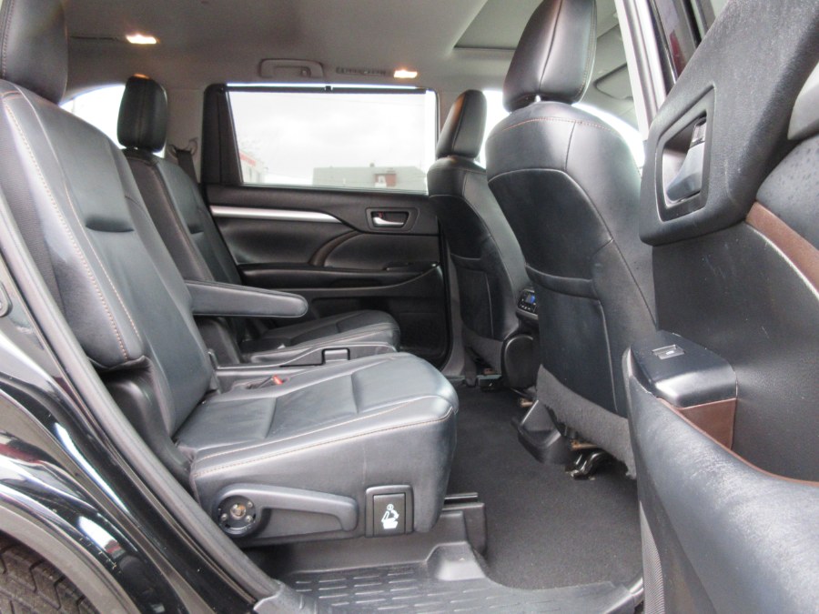 Used Toyota Highlander XLE V6 FWD (Natl) 2019 | Route 27 Auto Mall. Linden, New Jersey Used Toyota Highlander XLE V6 FWD (Natl) 2019 | Route 27 Auto Mall. Linden, New Jersey