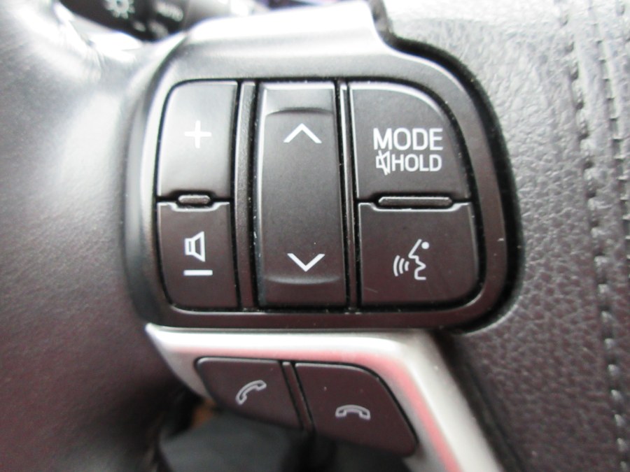 Used Toyota Highlander XLE V6 FWD (Natl) 2019 | Route 27 Auto Mall. Linden, New Jersey Used Toyota Highlander XLE V6 FWD (Natl) 2019 | Route 27 Auto Mall. Linden, New Jersey