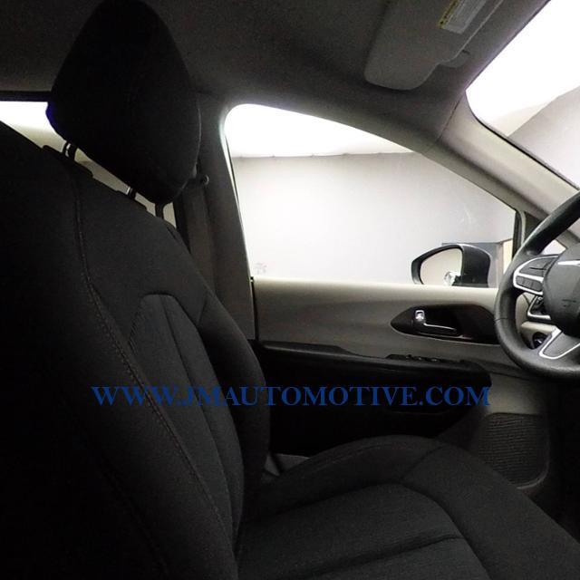 2017 Chrysler Pacifica Touring FWD, available for sale in Naugatuck, Connecticut | J&M Automotive Sls&Svc LLC. Naugatuck, Connecticut 2017 Chrysler Pacifica Touring FWD, available for sale in Naugatuck, Connecticut | J&M Automotive Sls&Svc LLC. Naugatuck, Connecticut