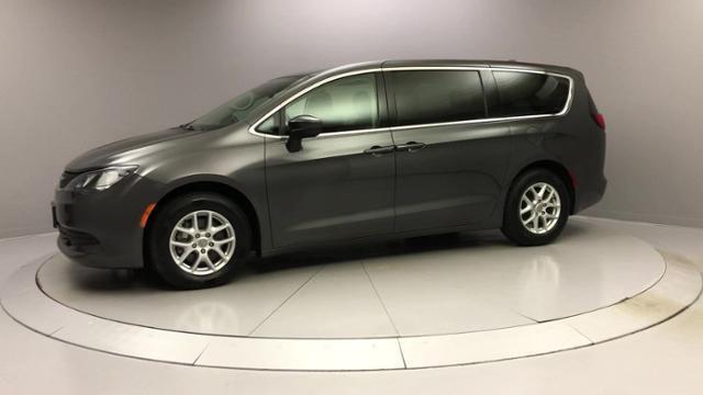 2017 Chrysler Pacifica Touring FWD, available for sale in Naugatuck, Connecticut | J&M Automotive Sls&Svc LLC. Naugatuck, Connecticut 2017 Chrysler Pacifica Touring FWD, available for sale in Naugatuck, Connecticut | J&M Automotive Sls&Svc LLC. Naugatuck, Connecticut