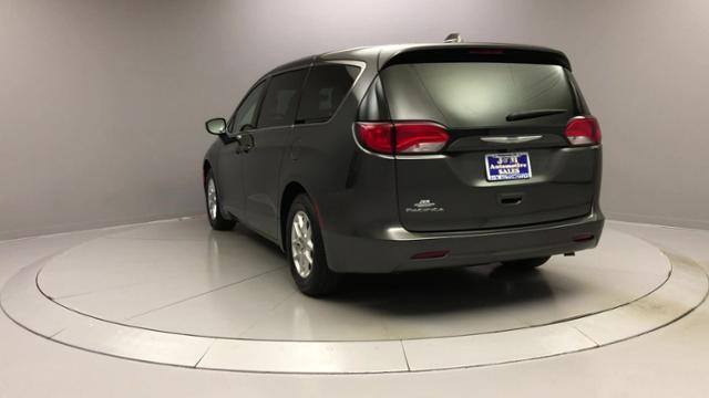 2017 Chrysler Pacifica Touring FWD, available for sale in Naugatuck, Connecticut | J&M Automotive Sls&Svc LLC. Naugatuck, Connecticut 2017 Chrysler Pacifica Touring FWD, available for sale in Naugatuck, Connecticut | J&M Automotive Sls&Svc LLC. Naugatuck, Connecticut