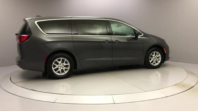 2017 Chrysler Pacifica Touring FWD, available for sale in Naugatuck, Connecticut | J&M Automotive Sls&Svc LLC. Naugatuck, Connecticut 2017 Chrysler Pacifica Touring FWD, available for sale in Naugatuck, Connecticut | J&M Automotive Sls&Svc LLC. Naugatuck, Connecticut