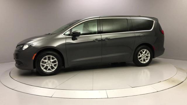 2017 Chrysler Pacifica Touring FWD, available for sale in Naugatuck, Connecticut | J&M Automotive Sls&Svc LLC. Naugatuck, Connecticut 2017 Chrysler Pacifica Touring FWD, available for sale in Naugatuck, Connecticut | J&M Automotive Sls&Svc LLC. Naugatuck, Connecticut