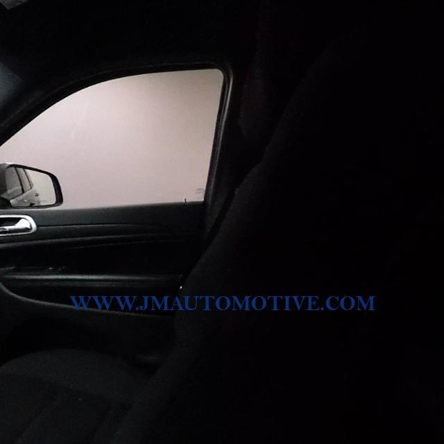 2016 Jeep Grand Cherokee 4WD 4dr Laredo, available for sale in Naugatuck, Connecticut | J&M Automotive Sls&Svc LLC. Naugatuck, Connecticut 2016 Jeep Grand Cherokee 4WD 4dr Laredo, available for sale in Naugatuck, Connecticut | J&M Automotive Sls&Svc LLC. Naugatuck, Connecticut