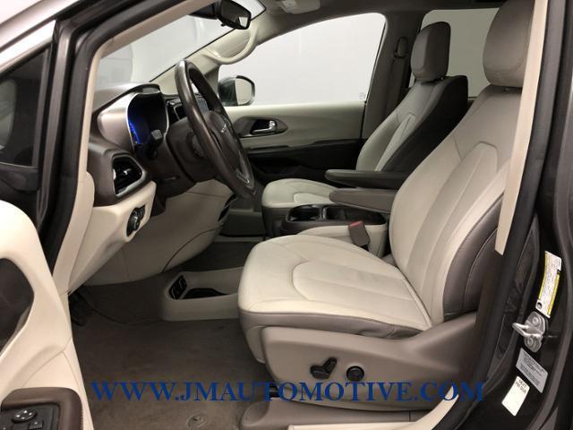 Used Chrysler Pacifica Touring-L FWD 2017 | J&M Automotive Sls&Svc LLC. Naugatuck, Connecticut Used Chrysler Pacifica Touring-L FWD 2017 | J&M Automotive Sls&Svc LLC. Naugatuck, Connecticut