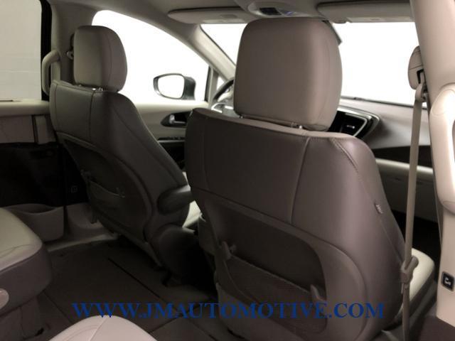 Used Chrysler Pacifica Touring-L FWD 2017 | J&M Automotive Sls&Svc LLC. Naugatuck, Connecticut Used Chrysler Pacifica Touring-L FWD 2017 | J&M Automotive Sls&Svc LLC. Naugatuck, Connecticut