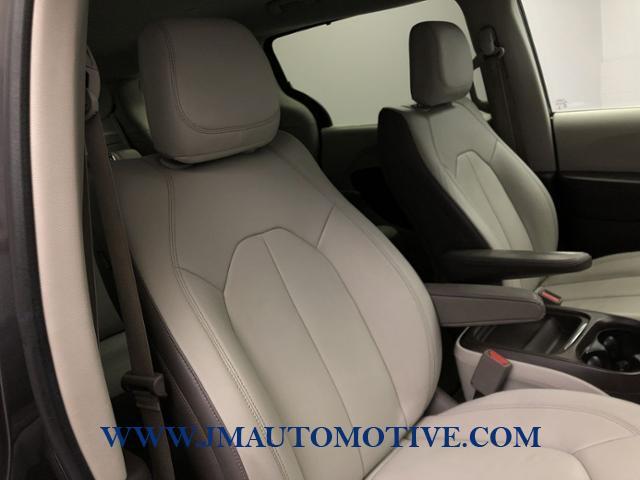 Used Chrysler Pacifica Touring-L FWD 2017 | J&M Automotive Sls&Svc LLC. Naugatuck, Connecticut Used Chrysler Pacifica Touring-L FWD 2017 | J&M Automotive Sls&Svc LLC. Naugatuck, Connecticut