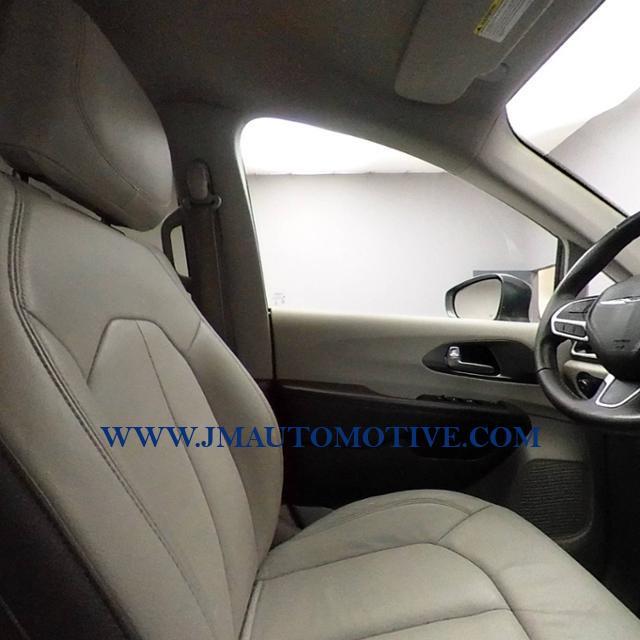 Used Chrysler Pacifica Touring-L FWD 2017 | J&M Automotive Sls&Svc LLC. Naugatuck, Connecticut Used Chrysler Pacifica Touring-L FWD 2017 | J&M Automotive Sls&Svc LLC. Naugatuck, Connecticut