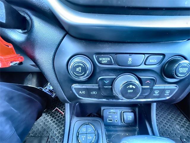 2014 Jeep Cherokee Trailhawk, available for sale in Stratford, Connecticut | Wiz Leasing Inc. Stratford, Connecticut 2014 Jeep Cherokee Trailhawk, available for sale in Stratford, Connecticut | Wiz Leasing Inc. Stratford, Connecticut