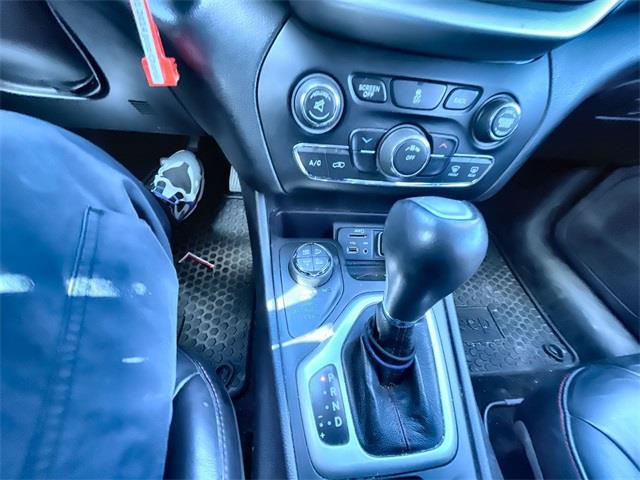 2014 Jeep Cherokee Trailhawk, available for sale in Stratford, Connecticut | Wiz Leasing Inc. Stratford, Connecticut 2014 Jeep Cherokee Trailhawk, available for sale in Stratford, Connecticut | Wiz Leasing Inc. Stratford, Connecticut