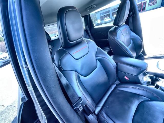 2014 Jeep Cherokee Trailhawk, available for sale in Stratford, Connecticut | Wiz Leasing Inc. Stratford, Connecticut 2014 Jeep Cherokee Trailhawk, available for sale in Stratford, Connecticut | Wiz Leasing Inc. Stratford, Connecticut