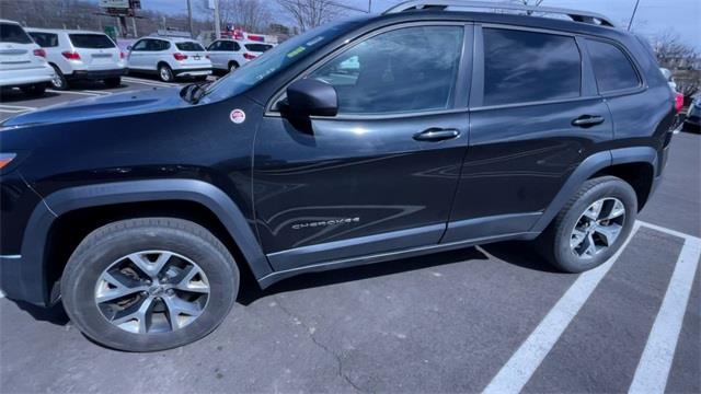 2014 Jeep Cherokee Trailhawk, available for sale in Stratford, Connecticut | Wiz Leasing Inc. Stratford, Connecticut 2014 Jeep Cherokee Trailhawk, available for sale in Stratford, Connecticut | Wiz Leasing Inc. Stratford, Connecticut