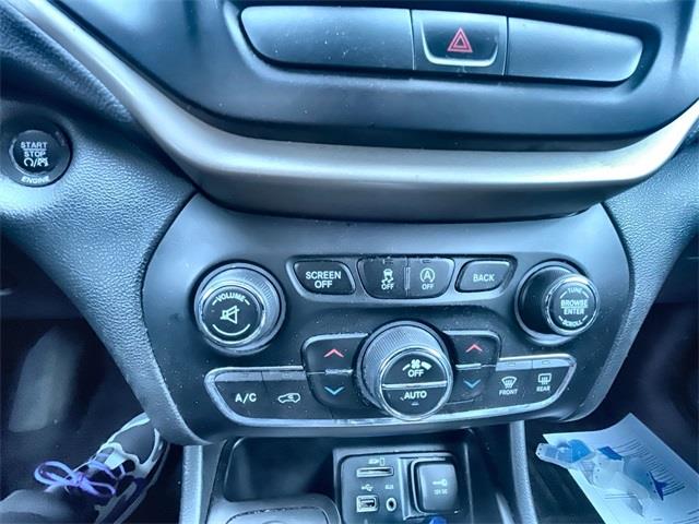 Used Jeep Cherokee Limited 2015 | Wiz Leasing Inc. Stratford, Connecticut Used Jeep Cherokee Limited 2015 | Wiz Leasing Inc. Stratford, Connecticut