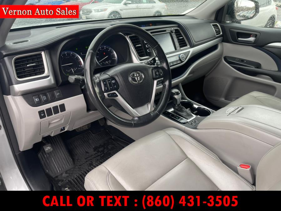 2017 Toyota Highlander XLE V6 AWD (Natl), available for sale in Manchester, Connecticut | Vernon Auto Sale & Service. Manchester, Connecticut 2017 Toyota Highlander XLE V6 AWD (Natl), available for sale in Manchester, Connecticut | Vernon Auto Sale & Service. Manchester, Connecticut