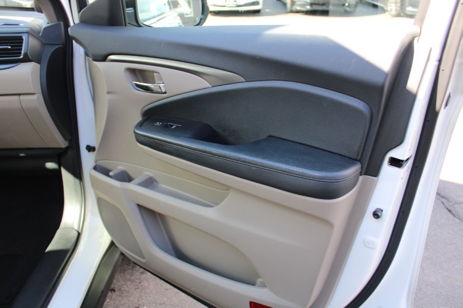 2016 Honda Pilot AWD 4dr EX-L, available for sale in Plantsville, Connecticut | Auto House of Luxury. Plantsville, Connecticut 2016 Honda Pilot AWD 4dr EX-L, available for sale in Plantsville, Connecticut | Auto House of Luxury. Plantsville, Connecticut