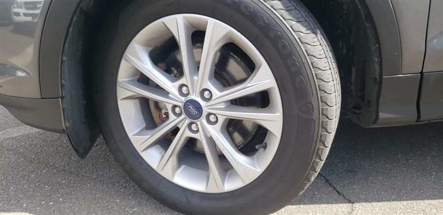 2017 Ford Escape SE 4WD, available for sale in Little Ferry, New Jersey | Victoria Preowned Autos Inc. Little Ferry, New Jersey 2017 Ford Escape SE 4WD, available for sale in Little Ferry, New Jersey | Victoria Preowned Autos Inc. Little Ferry, New Jersey