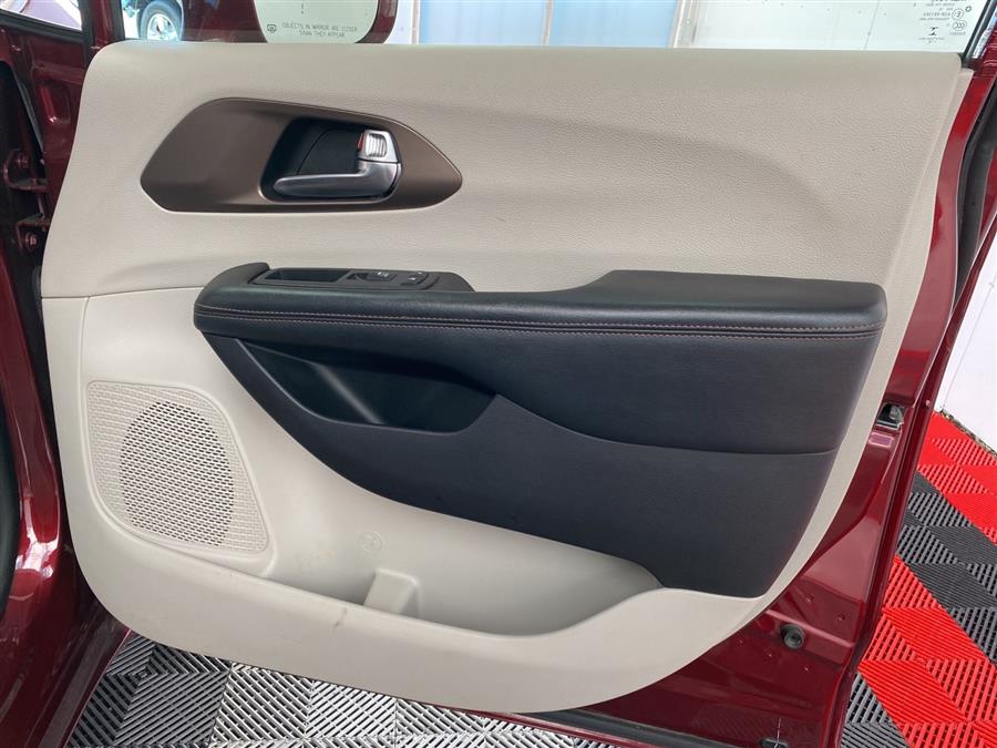 Used Chrysler Pacifica Touring L 2019 | Queens Auto Mall. Richmond Hill, New York Used Chrysler Pacifica Touring L 2019 | Queens Auto Mall. Richmond Hill, New York