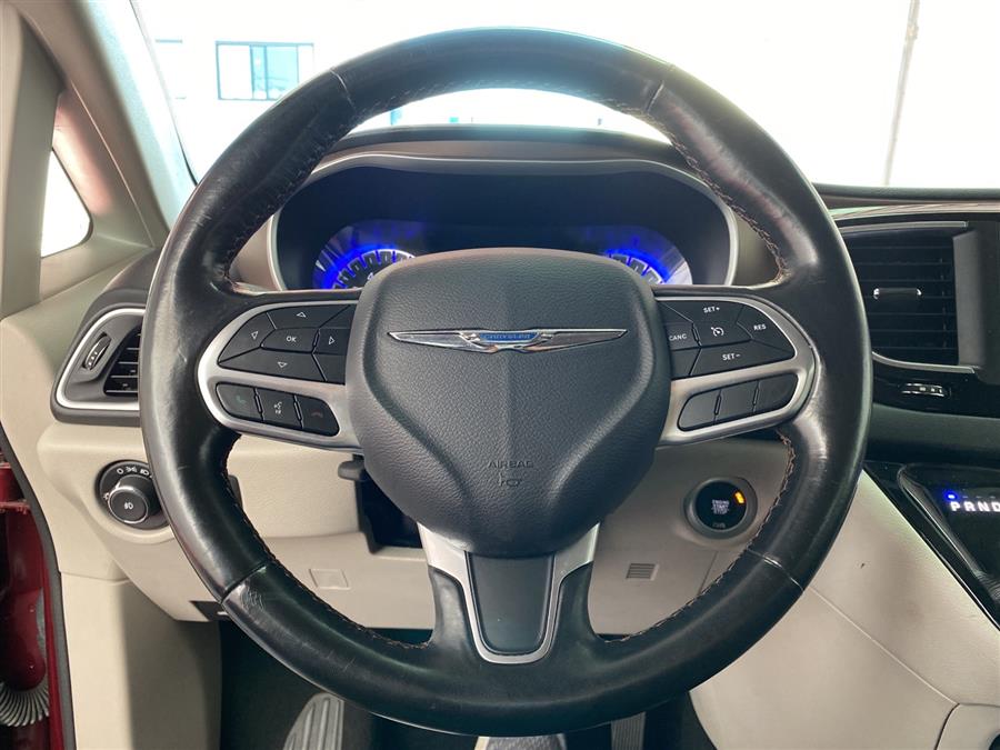 Used Chrysler Pacifica Touring L 2019 | Queens Auto Mall. Richmond Hill, New York Used Chrysler Pacifica Touring L 2019 | Queens Auto Mall. Richmond Hill, New York