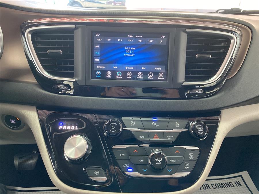 Used Chrysler Pacifica Touring L 2019 | Queens Auto Mall. Richmond Hill, New York Used Chrysler Pacifica Touring L 2019 | Queens Auto Mall. Richmond Hill, New York
