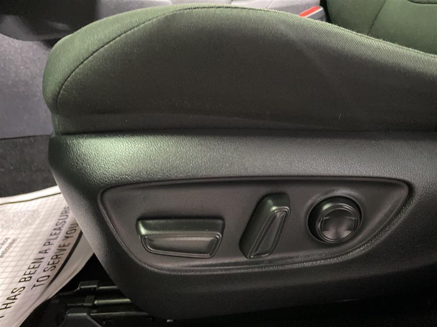 Used Toyota Rav4 Hybrid XLE 2020 | Queens Auto Mall. Richmond Hill, New York Used Toyota Rav4 Hybrid XLE 2020 | Queens Auto Mall. Richmond Hill, New York