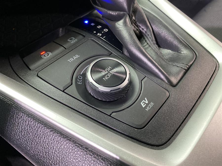 Used Toyota Rav4 Hybrid XLE 2020 | Queens Auto Mall. Richmond Hill, New York Used Toyota Rav4 Hybrid XLE 2020 | Queens Auto Mall. Richmond Hill, New York